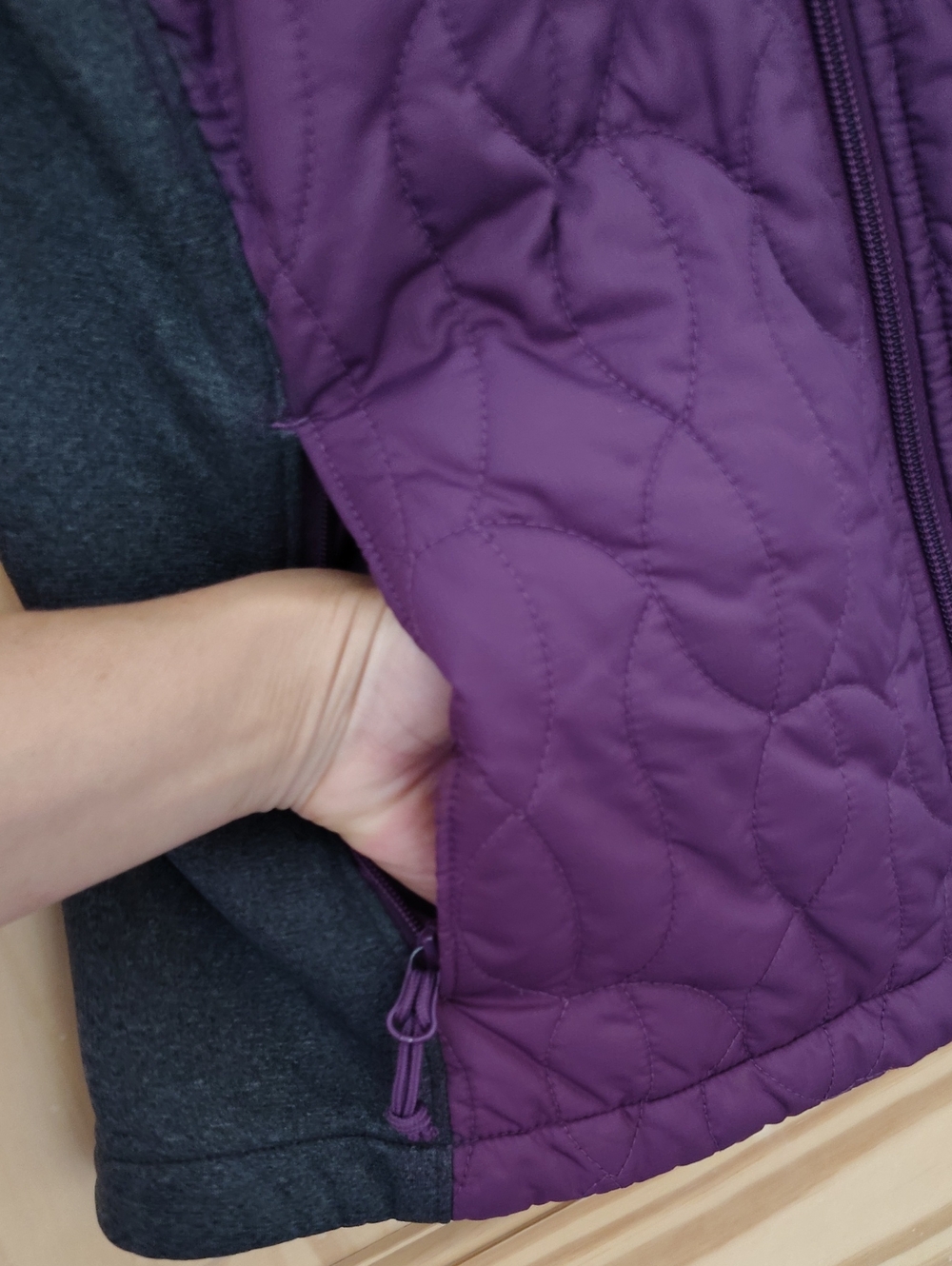 Duluth Trading Co Women's Purple Quilted Outdoor Vest - Picture 2 of 6